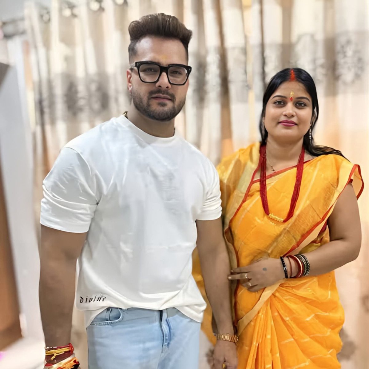छपरा से चुनाव लड़ेंगी खेसारी लाल यादव की पत्नी चंदा देवी 
आरजेडी ने बनाया उम्मीदवार