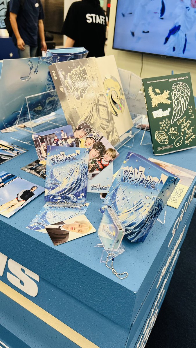 TWS_dohoon_'s tweet photo. ‘play hard’ POP-UP

💸💸💸

#TWS #투어스 #247WithUs
#play_hard #play_hard_POPUP https://t.co/vZNlud3i2A