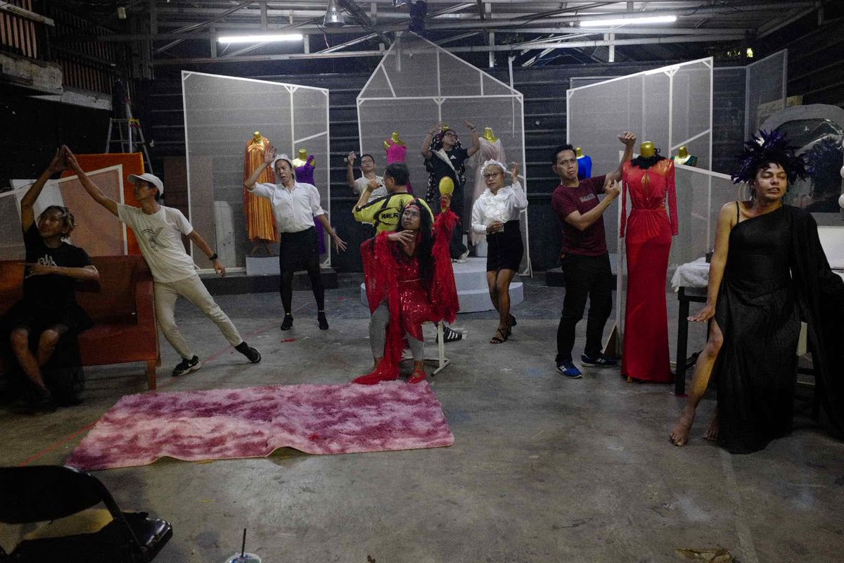 fuvuvava's tweet photo. @tempodotco @korantempo Ketika kecantikan bisa menjadi tekanan yang tak terlihat. Teater Manekin melalui Ruang Rias pada #FTJ2025 mendobrak itu.

Minggu, 19 Oktober 2025 pukul 20.00 - 21.00 WIB
Gedung Kesenian Jakarta
RSVP https://t.co/utDpEQshju
Tersedia Juru Bahasa Isyarat (JBI) dan Ramp https://t.co/Lve76ndKmL