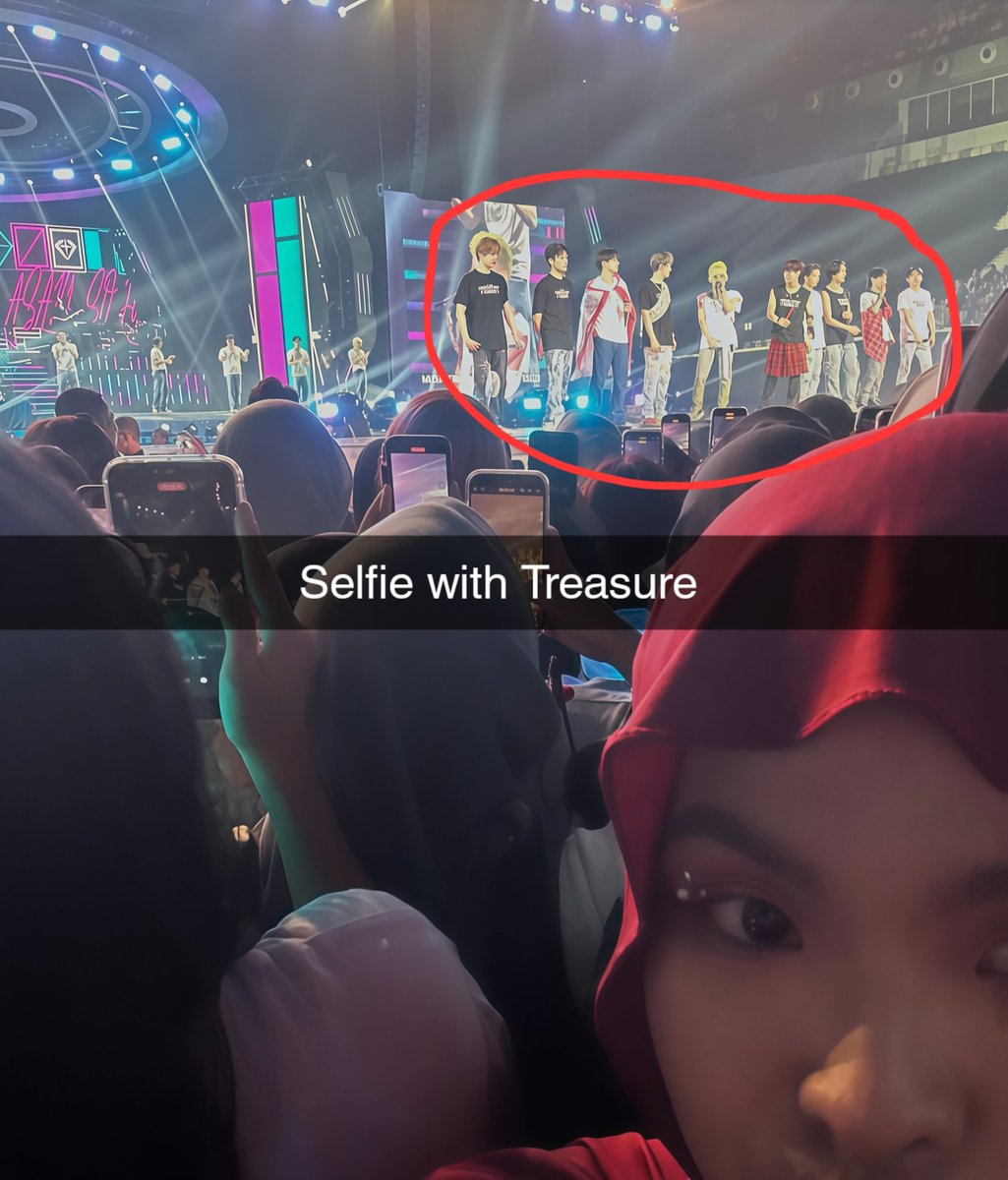 bulgogi_corn's tweet photo. Selfie with Treasure https://t.co/4lPF7hI106
