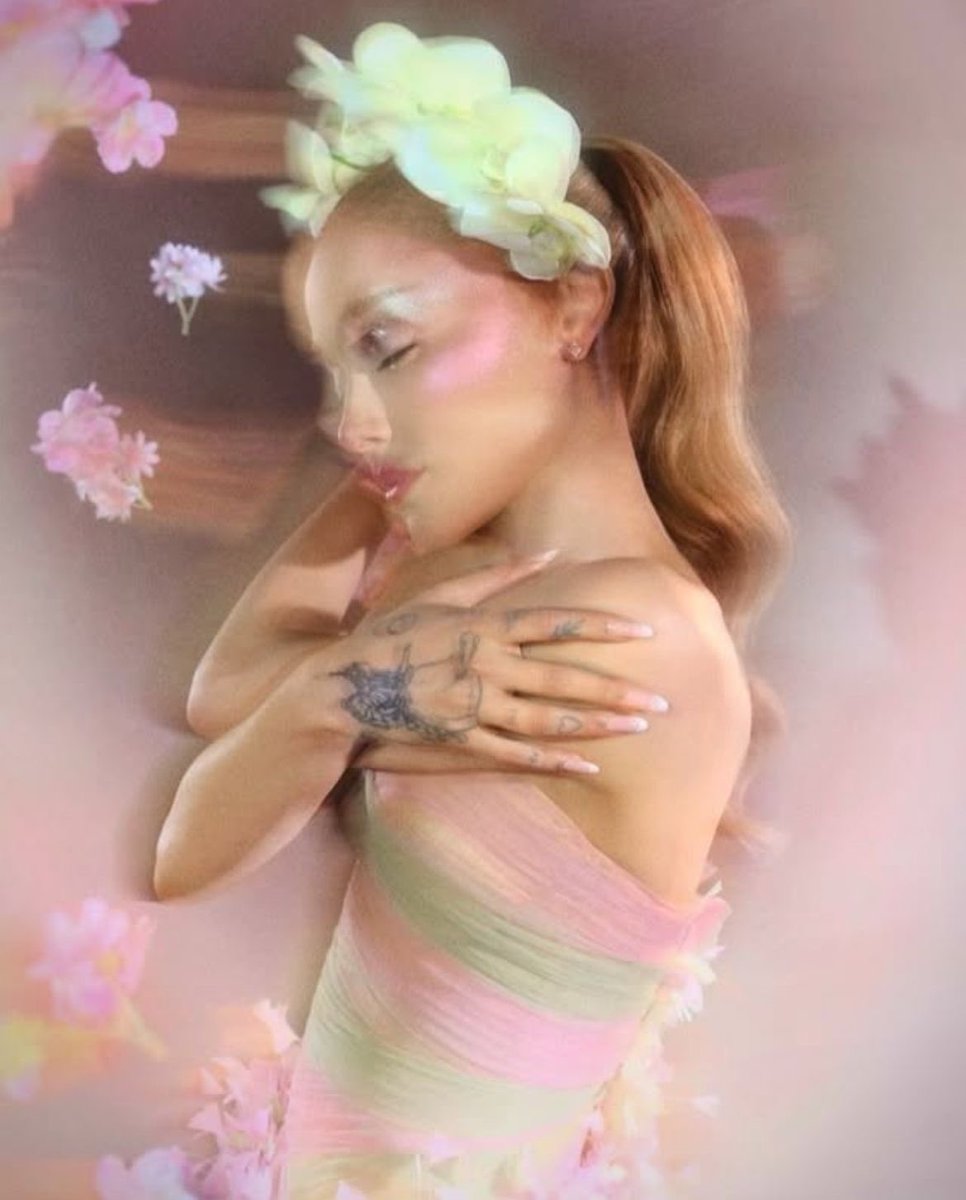 🚨| RUMOR

Ariana Grande is reportedly partnering with Spotify, Apple Music, and YouTube Music for the promotion of #AG8.