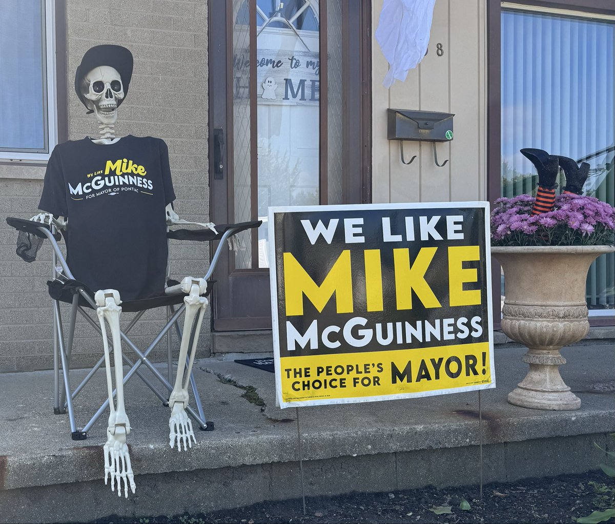 MikeMcGPontiac's tweet image. Spotted in a supporter’s yard in Herrington Hills! 😁 #WeLikeMike