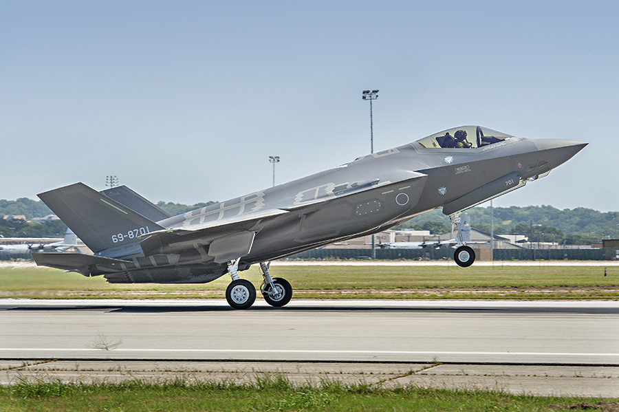 昨日、日本海及び太平洋において領空侵犯のおそれがあったため、空自北部航空方面隊等の戦闘機が緊急発進し、対応しました。防衛省・自衛隊は、引き続き、我が国の領域と国民の皆様の平和な暮らしを守るため、２４時間３６５日、対応に万全を期していきます。※写真は資料画像
#航空自衛隊