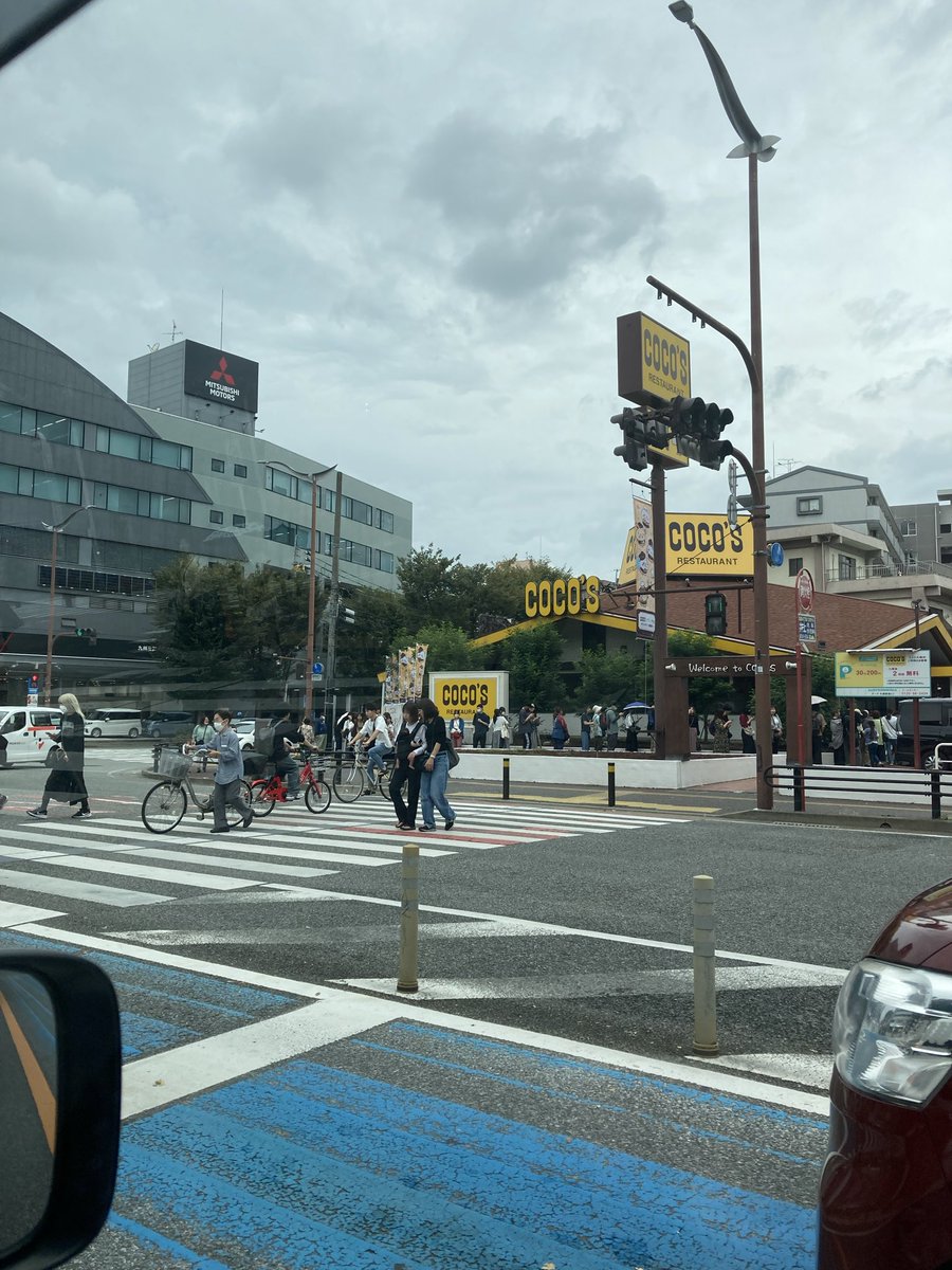 utsusiyohayume0's tweet image. 南区の大橋駅前のココス大行列なんやけど…😳
なんで？

#Cocos
