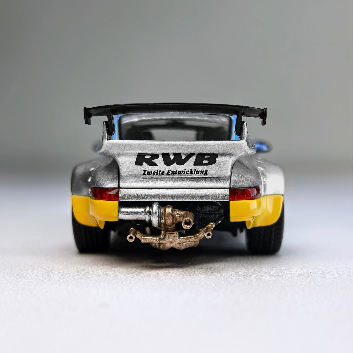 HJ_Minicar's tweet image. &amp;lt; MODEL MODEL &amp;gt;
RWB964 Ichiban Boshi #7
■発売予定:2026年1月以降
■お取扱店
markmodels.jp/distributers-r…
#MODELMODEL #モデルモデル #ミニカー #RWB #RAUHWeltBEGRIFF #RAUHWelt #中井啓 #ラウヴェルトべグリフ #RWB964 #IchibanBoshi