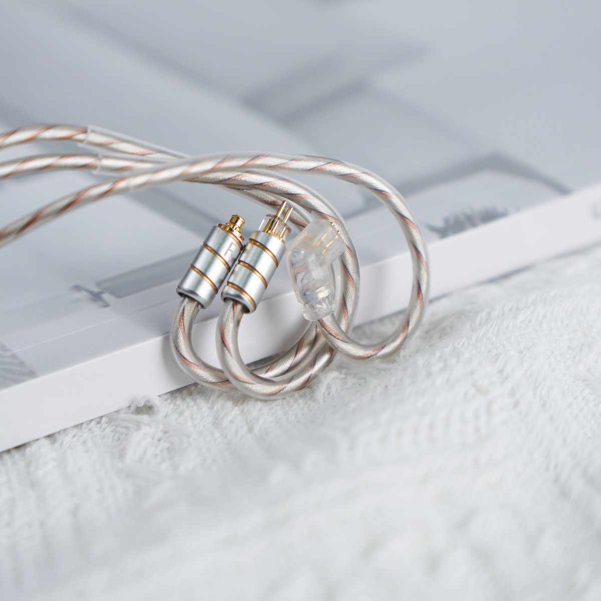 【MixDNA、タイムセール中】
通常価格3999円→セール価格2479円（38％オフ）
amazon.co.jp/dp/B0DB22YCPV
✨6N銀メッキ銅+6N無酸素銅OFCミックス導体
✨クリアで明るい音、ボーカルは締める、繊細な解像力
✨高音域は明るくてディテールが豊富
⏰10月16日23:35まで