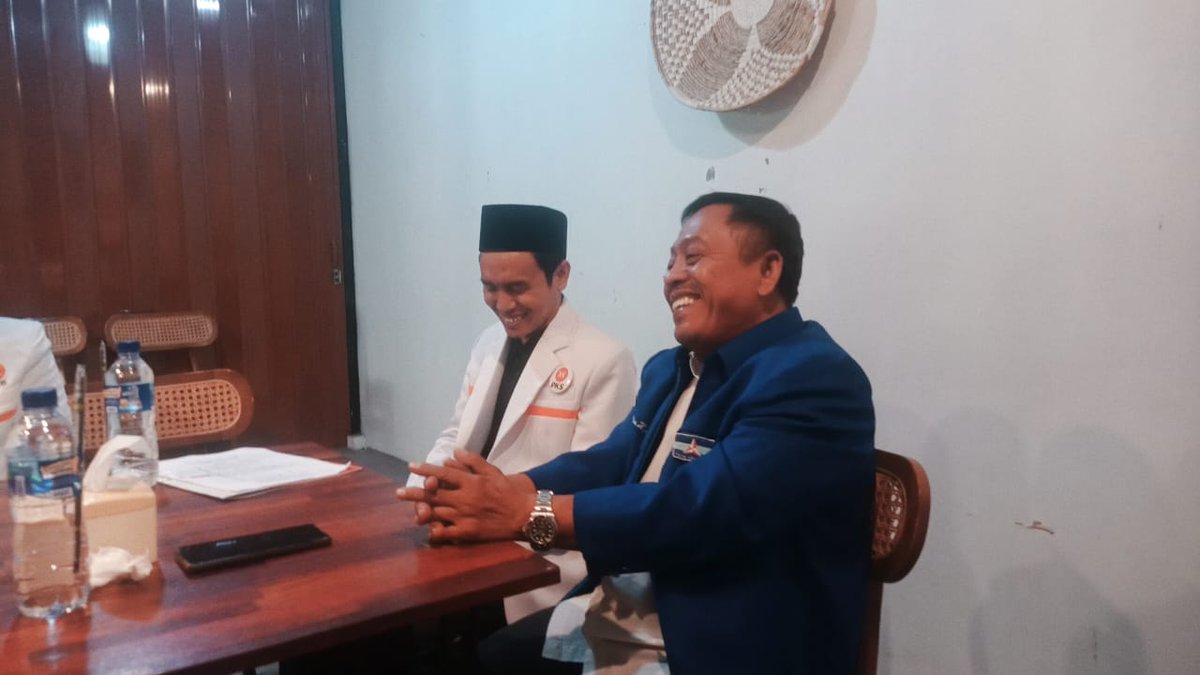 pksgresik's tweet image. Silaturahim terus terjalin 🤝

Hari Rabu, 15 Oktober 2025, DPD PKS Gresik menerima kunjungan balasan dari sahabat-sahabat Partai Demokrat Gresik.

Pertemuan berlangsung hangat dan penuh keakraban, membahas banyak hal tentang kolaborasi dan masa depan Gresik yang lebih baik.