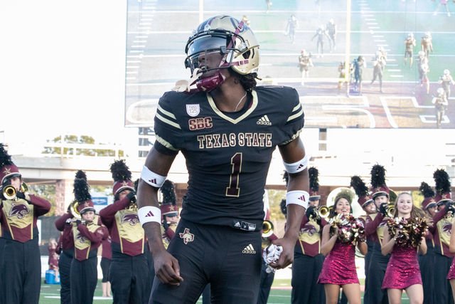 Another great conversation, and another great opportunity from <a href="/TrustMyEyesO/">⭕️FFERTUNITY</a> ! Blessings are steadily pouring, and I am humbled to receive. Trusting the process while I continue to strive for greatness. All in God's timing <a href="/TXSTATEFOOTBALL/">Texas State Football</a>
#2ndOffer
#EatemUpCats
#GoatFarm