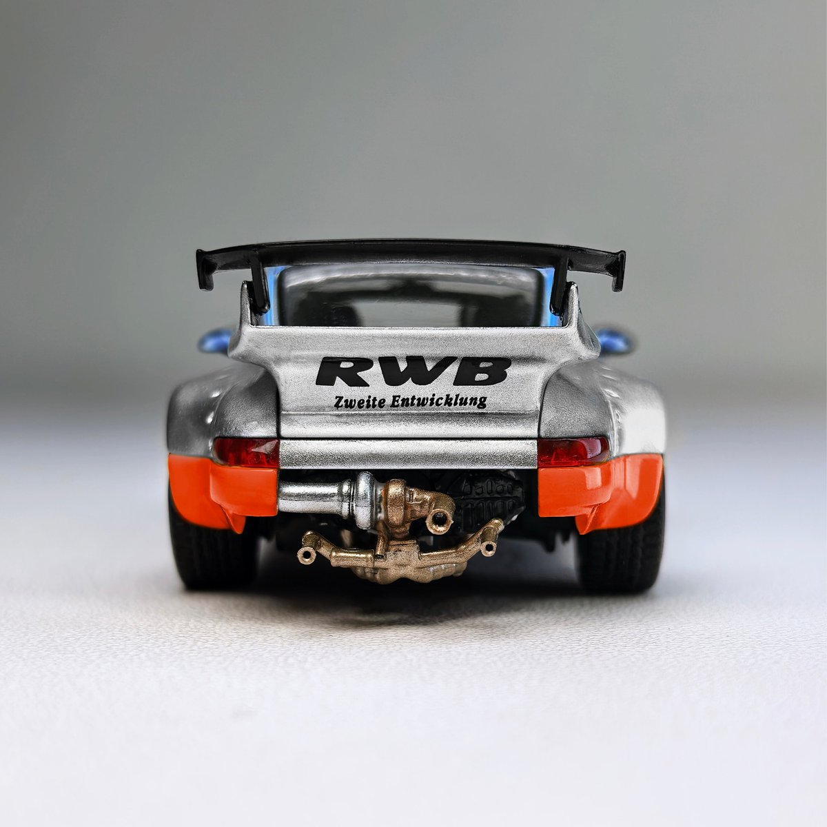 HJ_Minicar's tweet image. &amp;lt; MODEL MODEL &amp;gt;
RWB 964 Ichiban Boshi #8
■発売予定:2026年1月以降
■お取扱店
markmodels.jp/distributers-r…
#MODELMODEL #モデルモデル #ミニカー #RWB #RAUHWeltBEGRIFF #RAUHWelt #中井啓 #ラウヴェルトべグリフ #RWB964 #IchibanBoshi