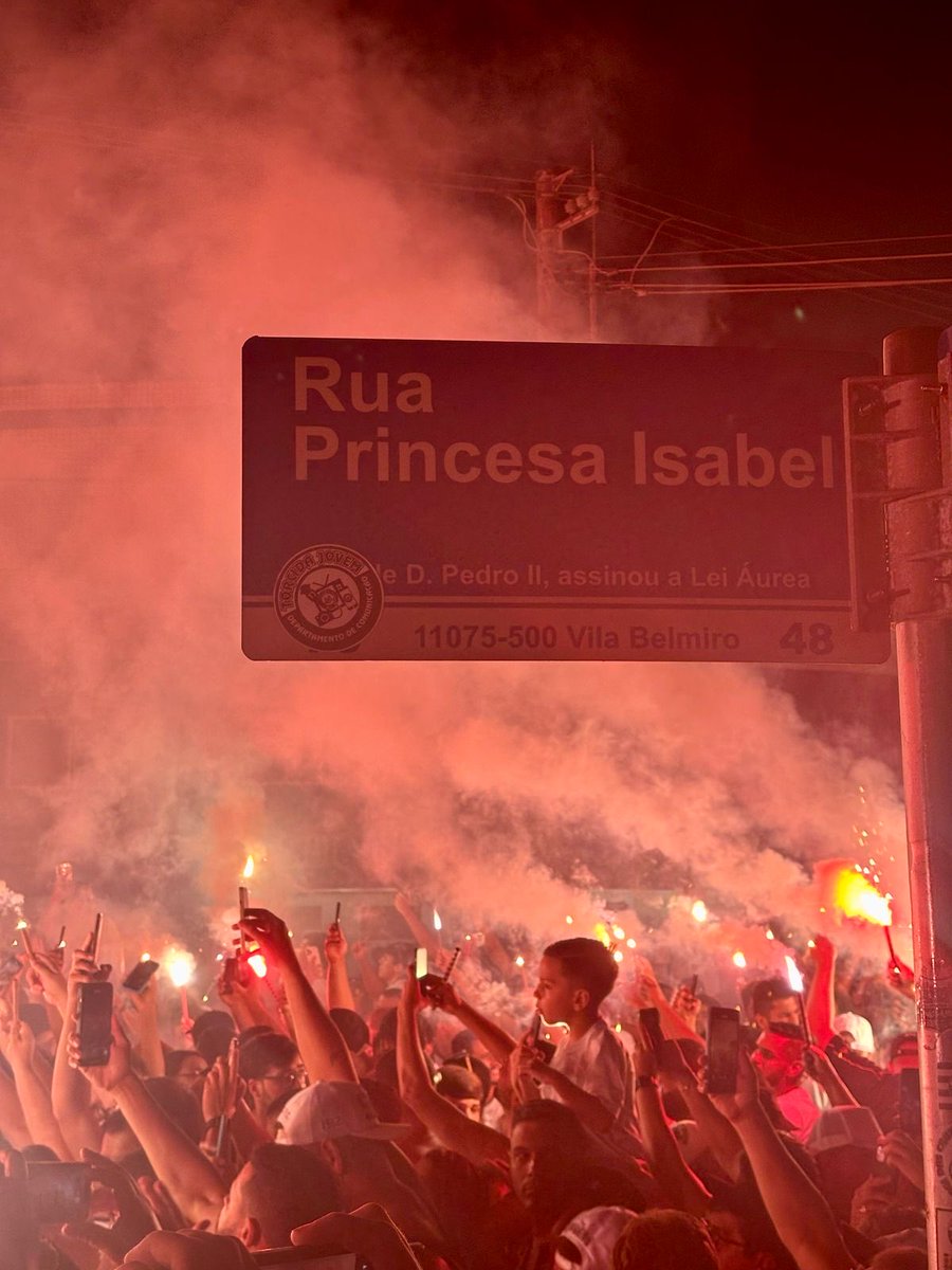 gustasfc_'s tweet image. Minha casa, seu inferno.