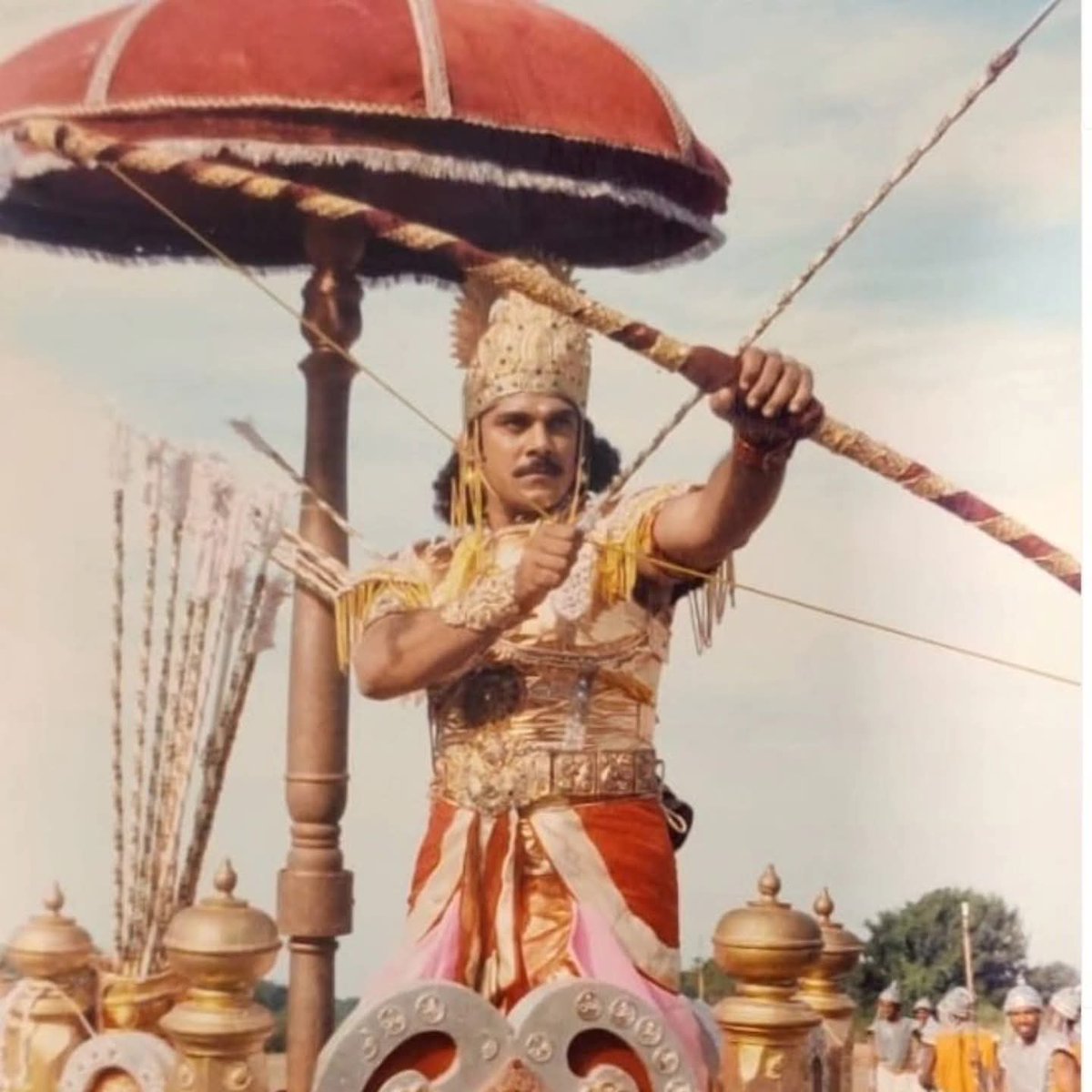 धर्म–अधर्म से अलग मित्र के लिए खुद की बलि दे देना ये शूरवीर "कर्ण" ने सिखाया है।
केशव #पंकज_धीर की आत्मा को मोक्ष प्रदान करना।🙏