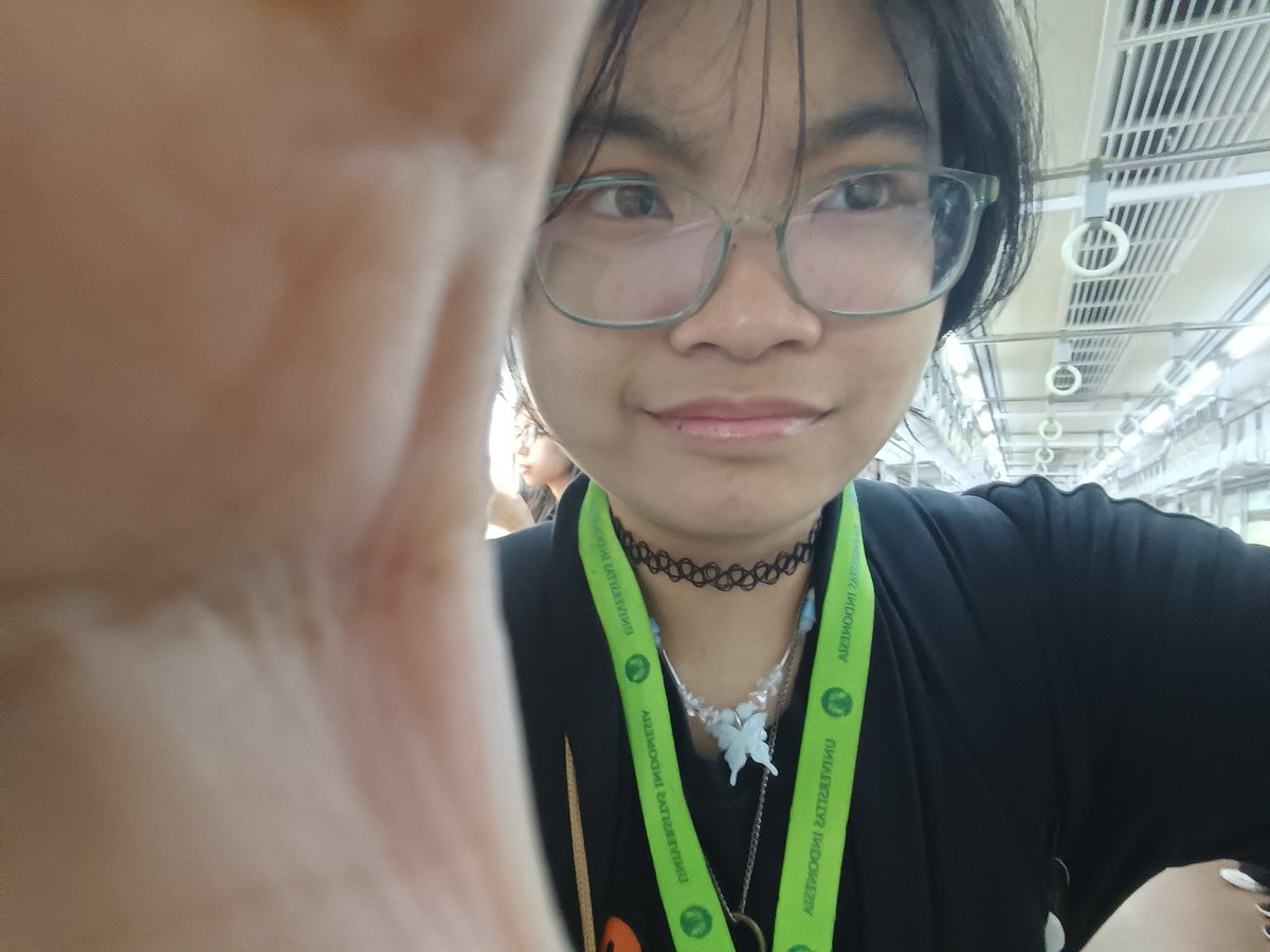 chloefllower's tweet photo. This is me before uts Etnisitas dan Konstruksi Batasannya (EKB) #Malas #Ngantuk #Ujan #Hadue #BR1N https://t.co/3lNHqG49oA