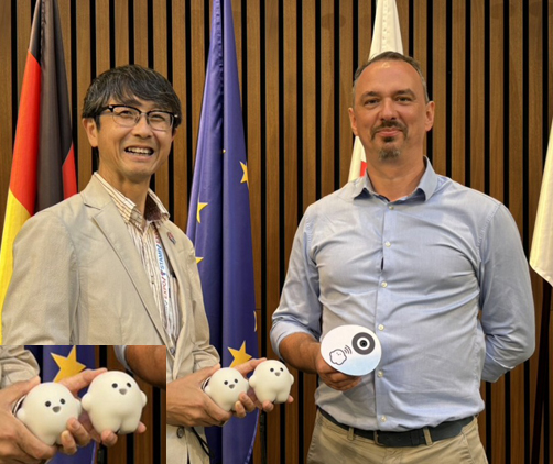 GermanyinWestjp's tweet image. サーキュラーファンの皆さま
#ドイツパビリオン のオーディオガイド #サーキュラー
このサーキュラーにはもう会えない…と思っていましたが、このたび大阪市立科学館@osaka_kagakukanに2体贈られました🫶
#万博 のレガシーとして、あらためて皆さんにお会いできる日もそう遠くないかもしれません😊