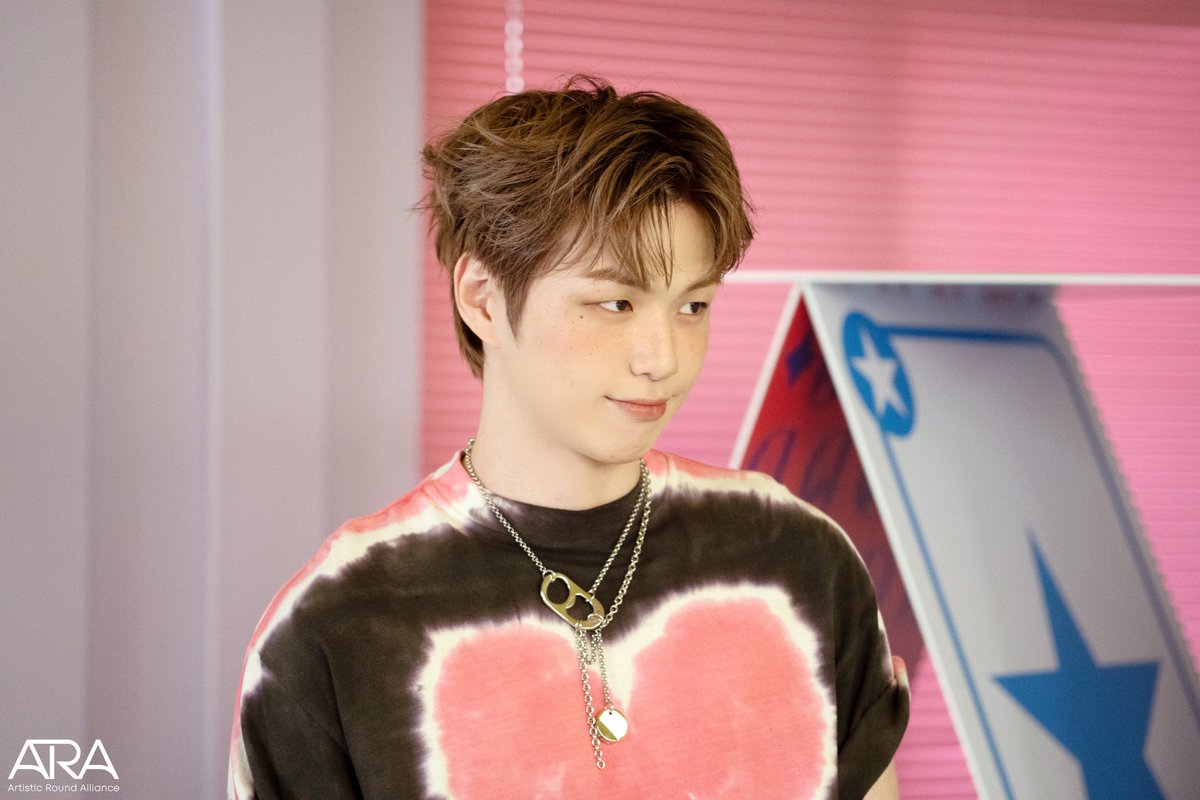 kd_officialx's tweet image. [📢] 강다니엘(KANGDANIEL) 2026 SEASON&apos;S GREETINGS 예약 판매 마감 D-2

⏰ 예약 판매 일정
2025.10.17 (FRI) 4PM (KST)
~ 2025.10.22 (WED) 11:59PM (KST)

자세한 내용은 강다니엘 OFFICIAL PLATFORM에서 확인해 주세요
🔗 kangdaniel.bstage.in/contents/68ef4…

#강다니엘 #KANGDANIEL