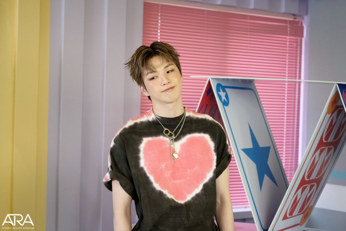 kd_officialx's tweet image. [📢] 강다니엘(KANGDANIEL) 2026 SEASON&apos;S GREETINGS 예약 판매 마감 D-2

⏰ 예약 판매 일정
2025.10.17 (FRI) 4PM (KST)
~ 2025.10.22 (WED) 11:59PM (KST)

자세한 내용은 강다니엘 OFFICIAL PLATFORM에서 확인해 주세요
🔗 kangdaniel.bstage.in/contents/68ef4…

#강다니엘 #KANGDANIEL