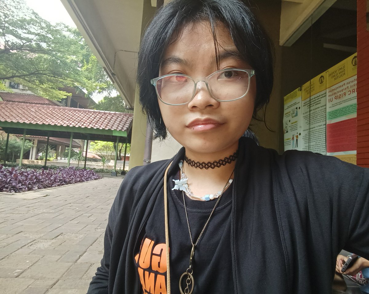 chloefllower's tweet photo. This is me after uts Etnisitas dan Konstruksi Batasannya (EKB) #UdahanAh #DinginBangetDah #Malas #PPDK #GakAdaTenaga https://t.co/rqHiuRRVuN