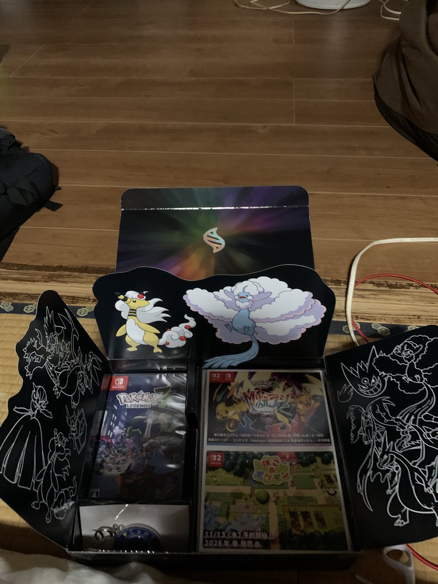 ようやく届いた。
ポケモンセンターからやーふー
やるぞー
フォトブック以外にもキーホルダーついてるんや。
しらんかった。
 #ポケモンセンターオンライン 
 #ポケモンレジェンズZA