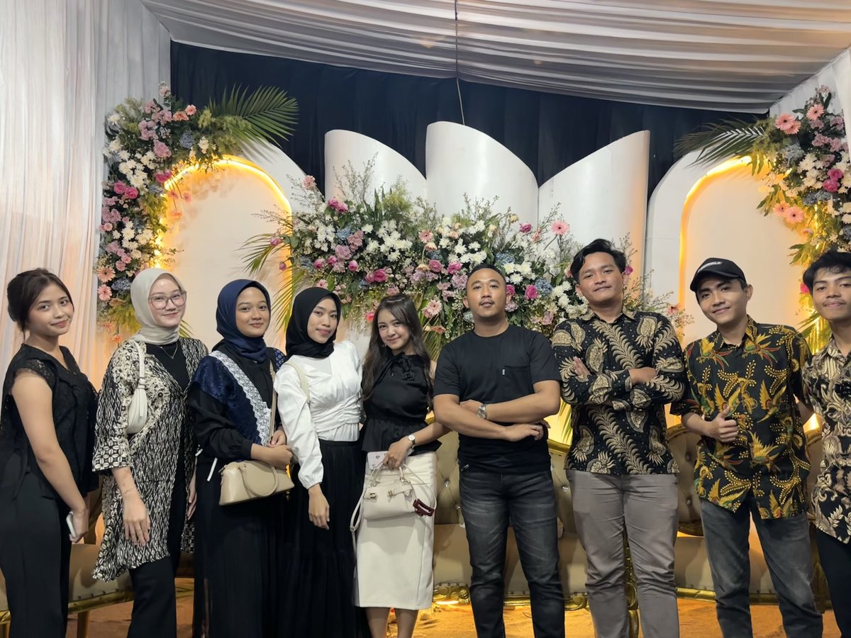 floucilly's tweet photo. ini serius ga si tmn gue dh pd nikah? https://t.co/pKJnk6yyHm