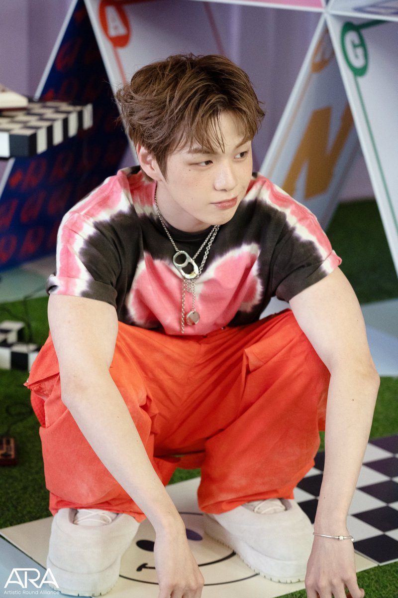 kd_officialx's tweet image. [📢] 강다니엘(KANGDANIEL) 2026 SEASON&apos;S GREETINGS 예약 판매 마감 D-day

⏰ 예약 판매 일정
2025.10.17 (FRI) 4PM (KST)
~ 2025.10.22 (WED) 11:59PM (KST)

자세한 내용은 강다니엘 OFFICIAL PLATFORM에서 확인해 주세요
🔗 kangdaniel.bstage.in/contents/68ef4…

#강다니엘 #KANGDANIEL