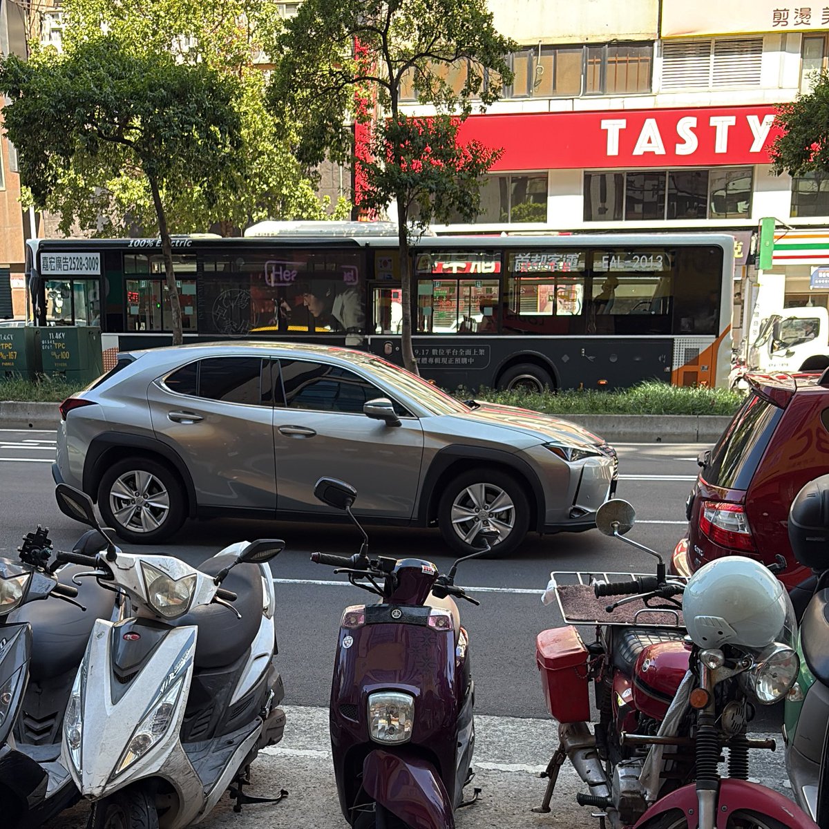 台湾はみんなフルスモ