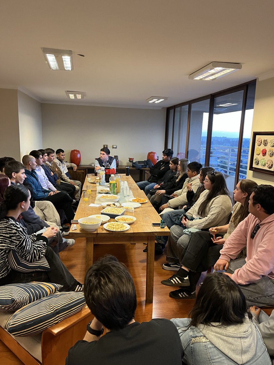 IngridCid2's tweet photo. Alegría total hoy tener a @FernandoCartes_ joven d 20 años referente hoy para muchos jóvenes en política en Chile de visita en Temuco, orientando sus charlas en jóvenes de 16 a 25 años motivando y sembrando en las generaciones que vienen…el trabajo que debe hacer la derecha https://t.co/5CruImXP1G