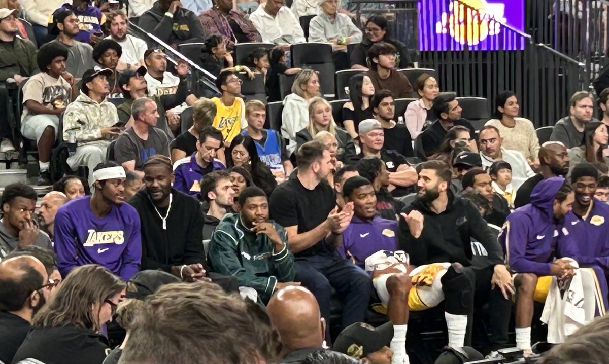 Luka and Maci on the Lakers’ bench tonight. 