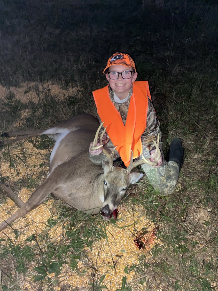 AngelaLRush's tweet photo. Kaden’s patience paid off. He was determined to get “the nice one” and tonight he did that by making a difficult shot. Holding out for this 9-pointer with almost a 14-inch spread helped us make some great memories this week. https://t.co/Mud46IMEW7
