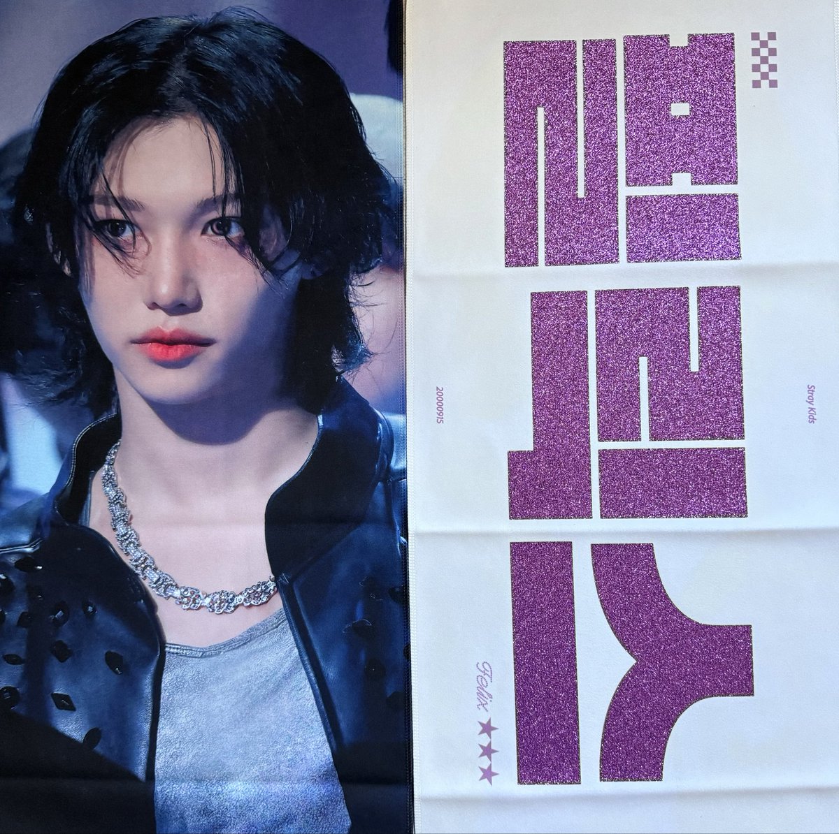 ✨
슬로건 실물입니다

*기존 슬로건이였던 흑발버전은 현장에서 소량으로
판매될 예정입니다