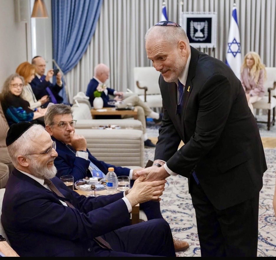 Daroff's tweet image. I am shattered by the sudden passing of my dear friend and partner, Rabbi Moshe Hauer, zt”l. We just spoke this past Friday and texted on Monday, when he was overflowing with joy at the miracle of the hostages’ freedom and the unmistakable hand of Hashem in it. Rabbi Hauer was a…