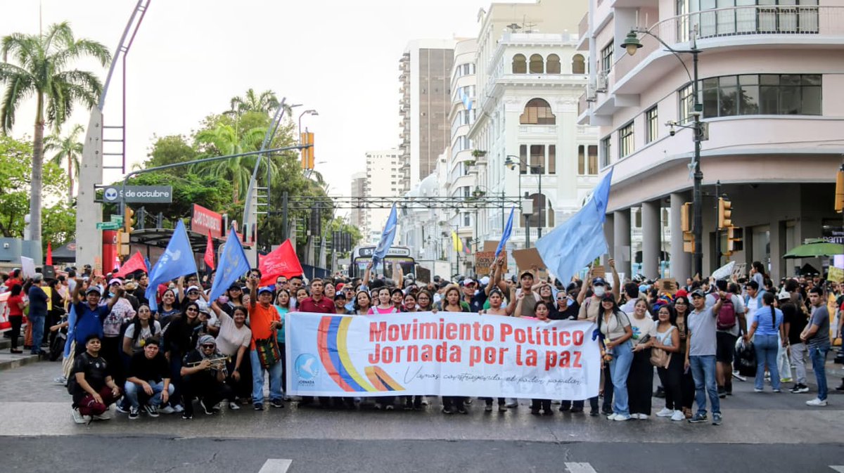 Mi estimada Amanda esto es lucha pundonor de unión avanzamos hasta q caiga el tirano y todos sus secuaces.