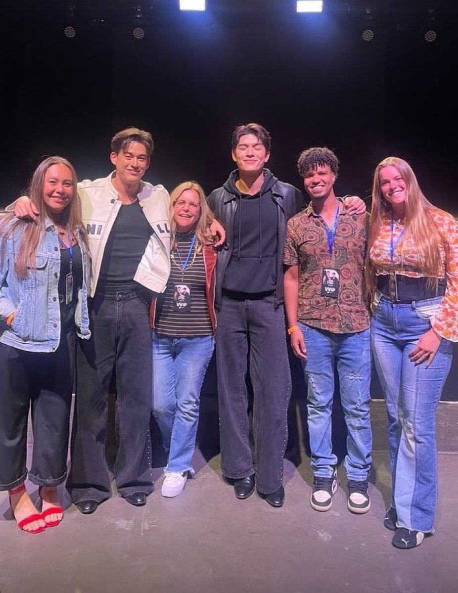 why in every family picture Joss eyes is always closed 😭

JOSSGAWIN IN ATLANTA
#JG1STFMINATLANTA
#JOSSGAWIN1stUSLATAMTour