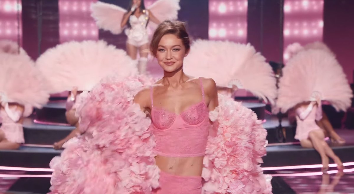 ✨ Madison Beer performing at the 2025 Victoria's Secret Fashion Show 2025 🪽