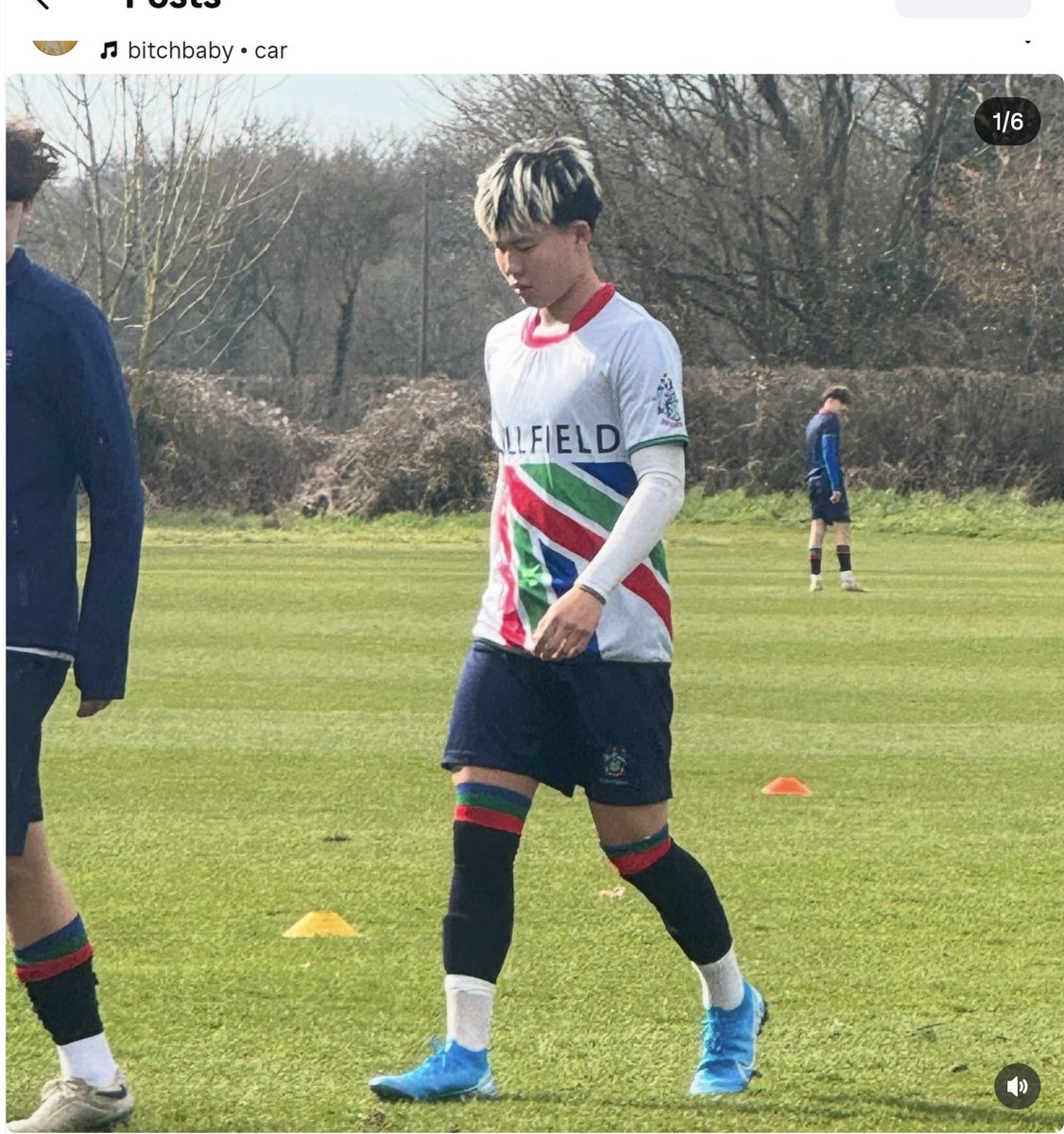 Англид бгаа монголчууд мэднэ дээ. Баатарын хүү тансаг амьдралаа инстагаасаа устгаад яахав дээ. Орд харшид жолооч молоочтой гэлцэх юм билээ. Гол нь Англид хөлбөмбөгийн сургуулилт хийдэг бүх зургаа устгасан. Тэр Фулхэмд төлсөн мөнгө сэжигтэй. 
<a href="/Uyanga_ts/">Uyanga Tsoggerel</a>