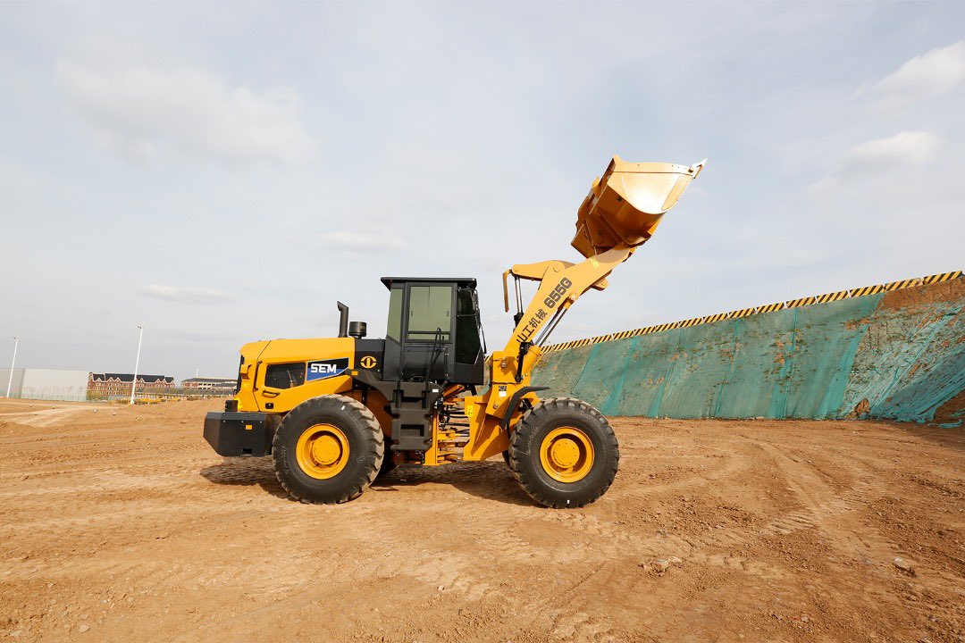 LeenaLi9998's tweet photo. SEM 655G 5Ton Wheel Loader
Caterpillar’s brand 
1 unit in one 40HQ

#sem #caterpillar #loader https://t.co/mHIRPK5V9n