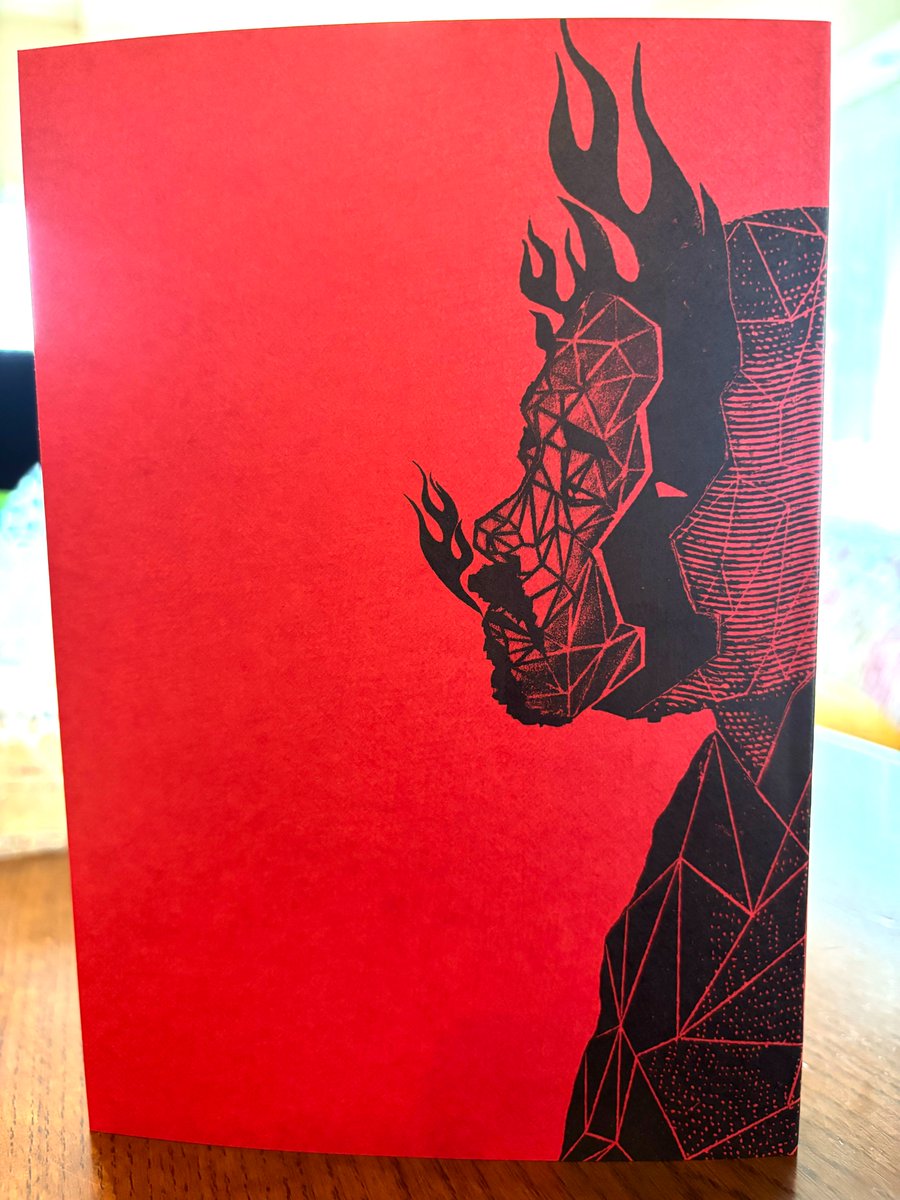 『歌よみに与ふる書』の見本が届いた。
黒い炎かっこいい。
装画は井澤juneさん、装幀は森敬太さん。
田部知季さんに協力して頂いています。
10月下旬に発売です。