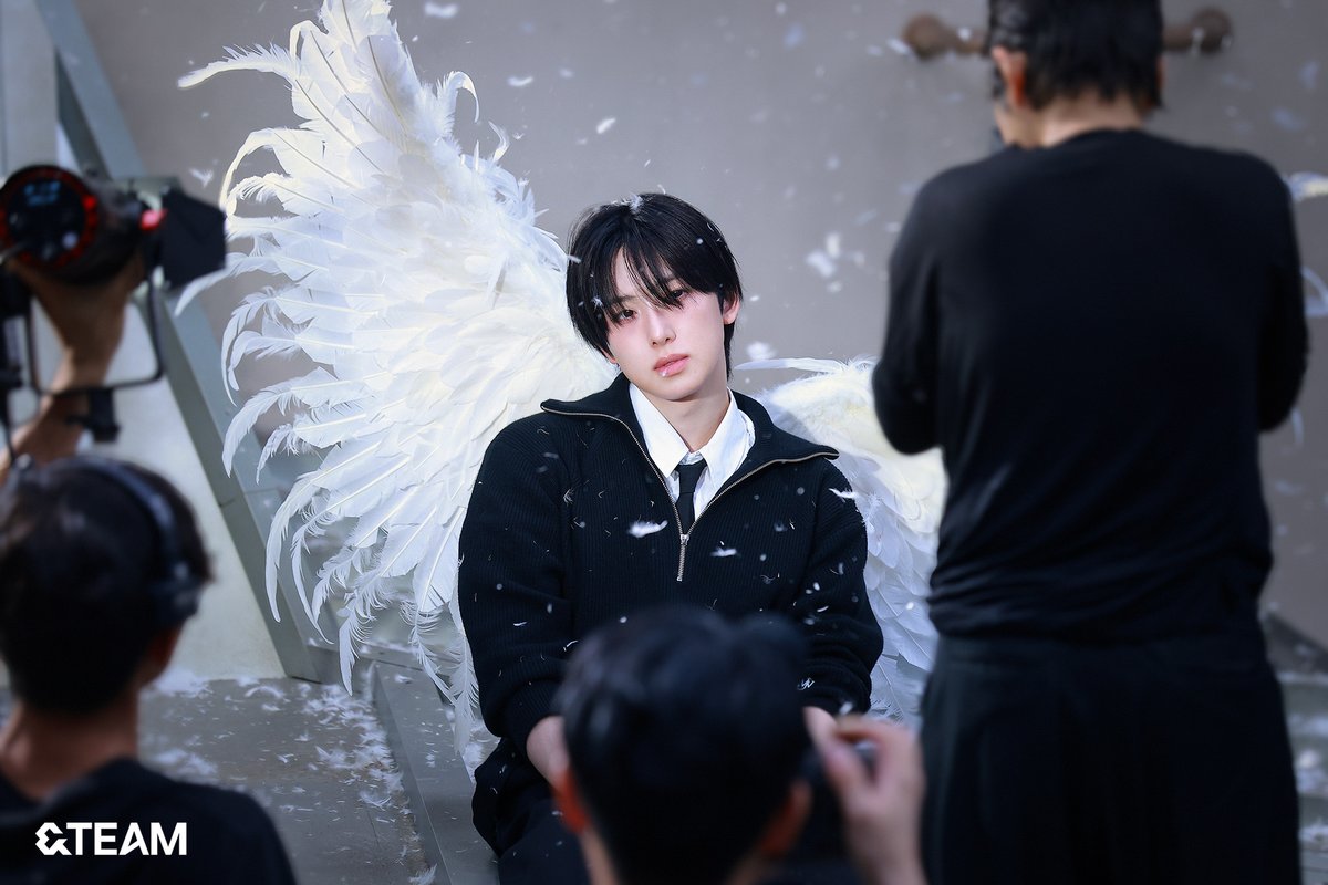 &TEAM KR 1st Mini Album 'Back to Life' - GAZE ver. Jacket Shoot