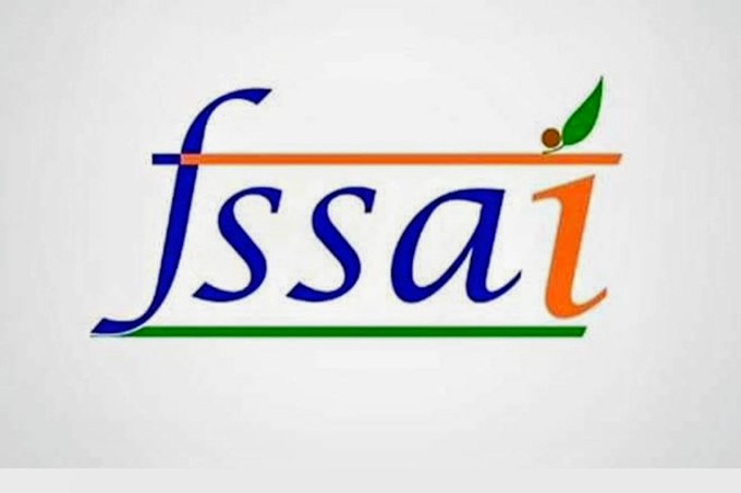 khuchrep's tweet image. आइए आपको FSSAI के कुछ कारनामों के दर्शन करवाते हैं -

1. Patanjali — लाल मिर्च पाउडर -

13 जनवरी 2025FSSAI ने आदेश जारी किया कि इस बैच को recall किया जाए,
 क्योंकि ये “Contaminants, Toxins and Residues Regulations, 2011” के मानकों से conformity नहीं करता। 

यानी कि पूरे बाजार में…