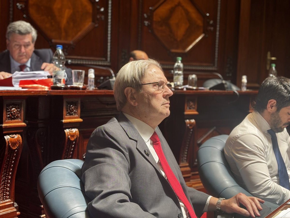 La eutanasia es ley.

Mención especial para <a href="/opepasquet/">Ope Pasquet</a>, impulsor de esta norma de corte humanista, laico y liberal, fiel a las mejores tradiciones de nuestro país y de nuestro partido. 

Ope Pasquet, señores, un referente para las generaciones venideras. Un batllista de verdad!