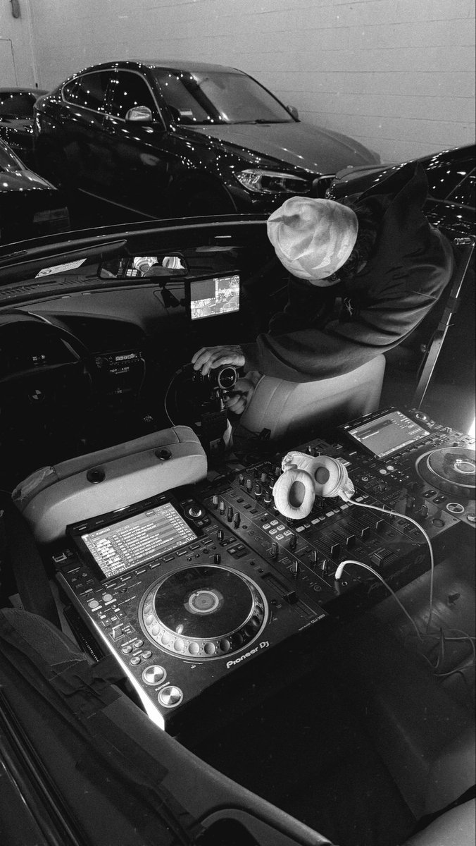 PEEKABOO tweet media