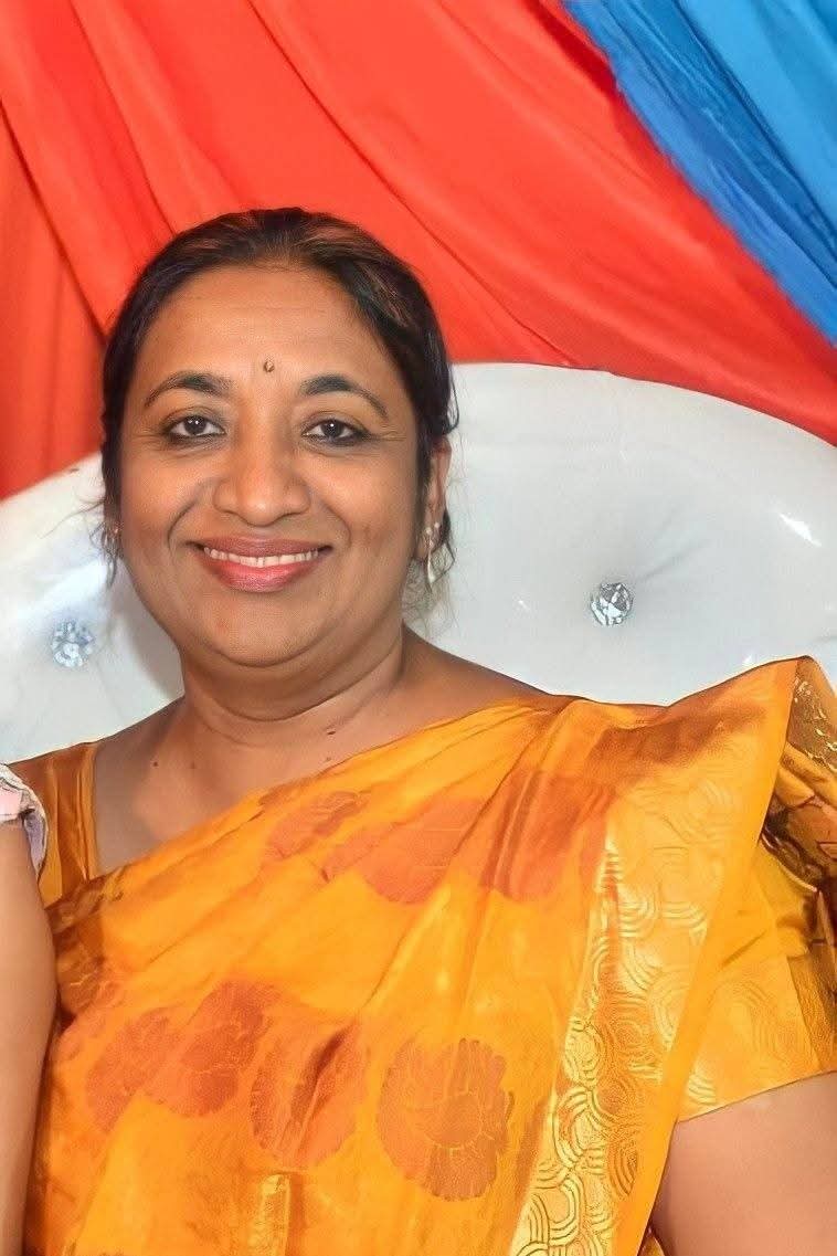 simphiwetwala53's tweet image. Babita Deokaran was assinated with AK-47 with 12 bullets because she sounded the alarm with the companies linked with @GautengProvince Tembisa hospital
Her crime was exposing the corrupt deeds of
Hangwani Maumela and Vusimuzi CAT Matlala.
May her soul rest in peace 💔😭