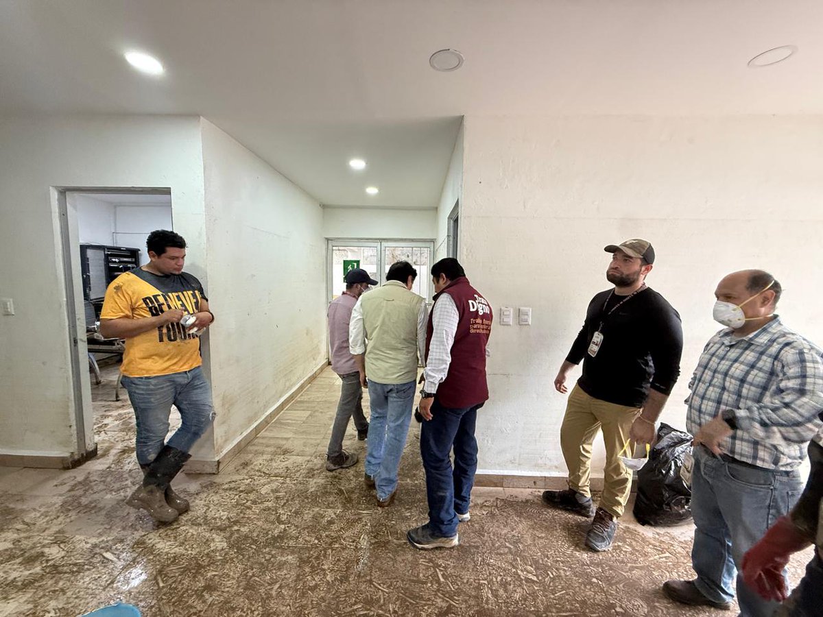 martibatres's tweet image. Como lo informé en la Conferencia Mañanera del día de ayer, nuestra Unidad de Medicina Familiar “Álamo” ubicada en el estado de Veracruz es la más afectada por las recientes lluvias. El Dr. Gustavo Reyes Terán, director médico del @ISSSTE_mx, realizó recorrido en el inmueble para…