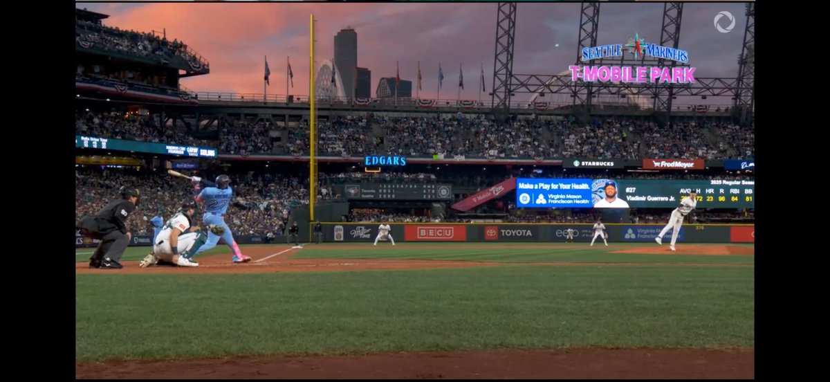 RayRay8885's tweet image. Hang this in the Smithsonian  @BlueJays #BlueJays #ALCS