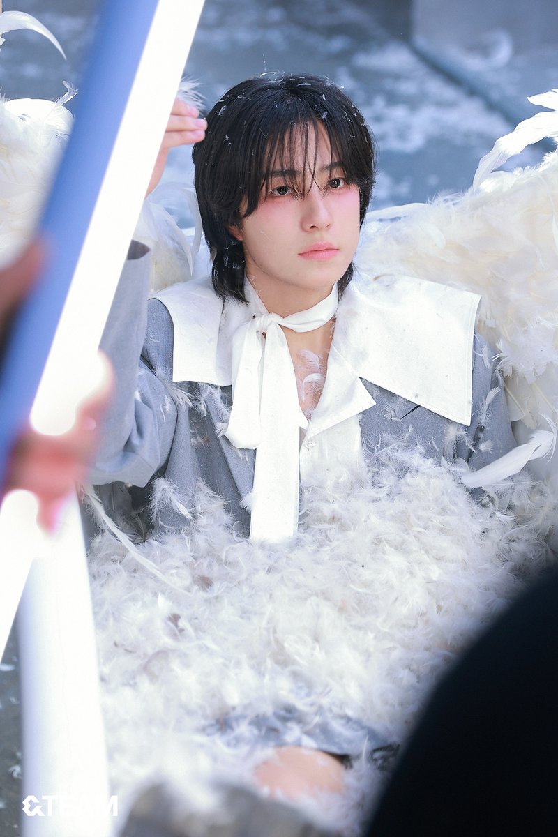 &amp;TEAM KR 1st Mini Album 'Back to Life' - GAZE ver. Jacket Shoot Behind Photo

#andTEAM #앤팀 #TAKI
#BacktoLife #GAZE