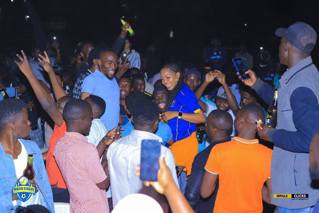 MwiriLeague's tweet photo. Throwback to an incredible day at #ML4, MD4🔥 Spice Diana lit up the LDC grounds at Makerere on May 20th, entertaining fans and adding extra shine to the game💯 can't wait for more unforgettable moments like these in the upcoming #ML6 Be ready for more💪⚽🎤🔥 #ThrowbackThursday https://t.co/s0rHOqJVZb