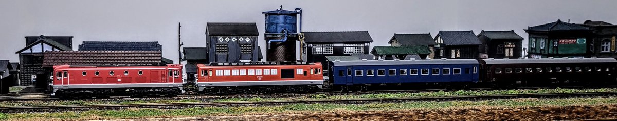 take7700gh5fs's tweet photo. 今日の1枚📸
1970年代中頃、DF91×DF50重連で猪ノ鼻峠越えに向かう土讃本線ぽぃ情景❕ #マイクロエース #DF91 #KATO #DF50 #Nゲージ #鉄道模型 #模型撮り鉄 https://t.co/46bNge2UQG