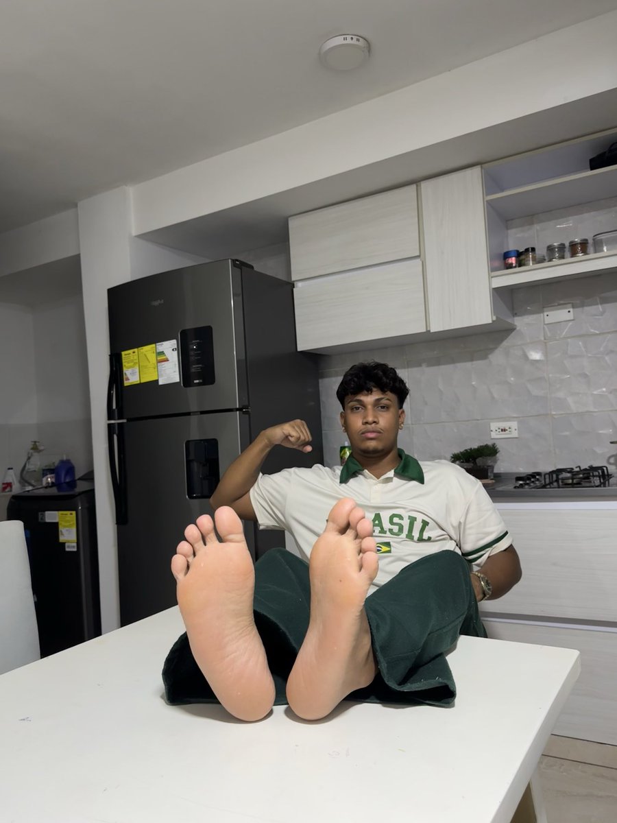 While you hesitate, I decide. While you imagine, I own. It doesn’t take long to realize who’s in control when you’re in front of me
#findom