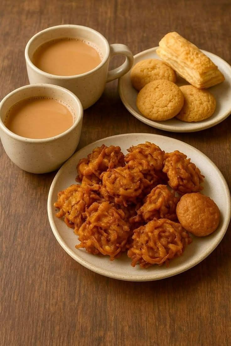 काम कर सब थक गए होंगे लो 
आ जाओ चाय नाश्ता कर लो😊😊