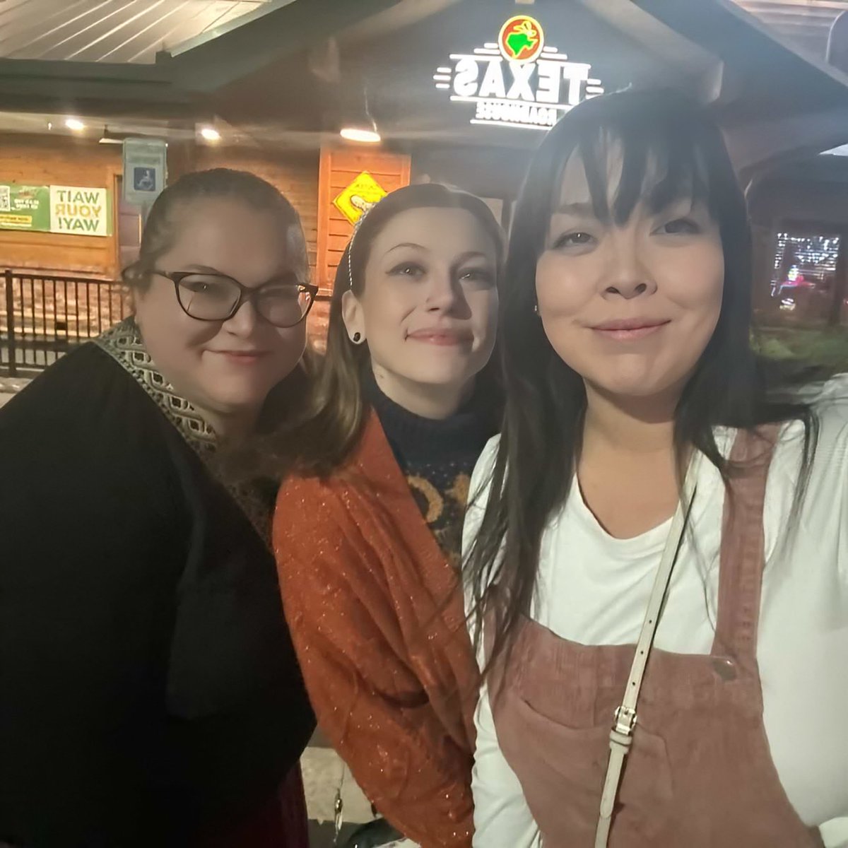 (Pre) Birthday Dinner #1 in the books! 
Thank you for the delicious food and great laughs. Love you both! 🥰

<a href="/soona_rene03/">Soona🌸</a> <a href="/_krystalskies_/">Krystal Dunagan</a>