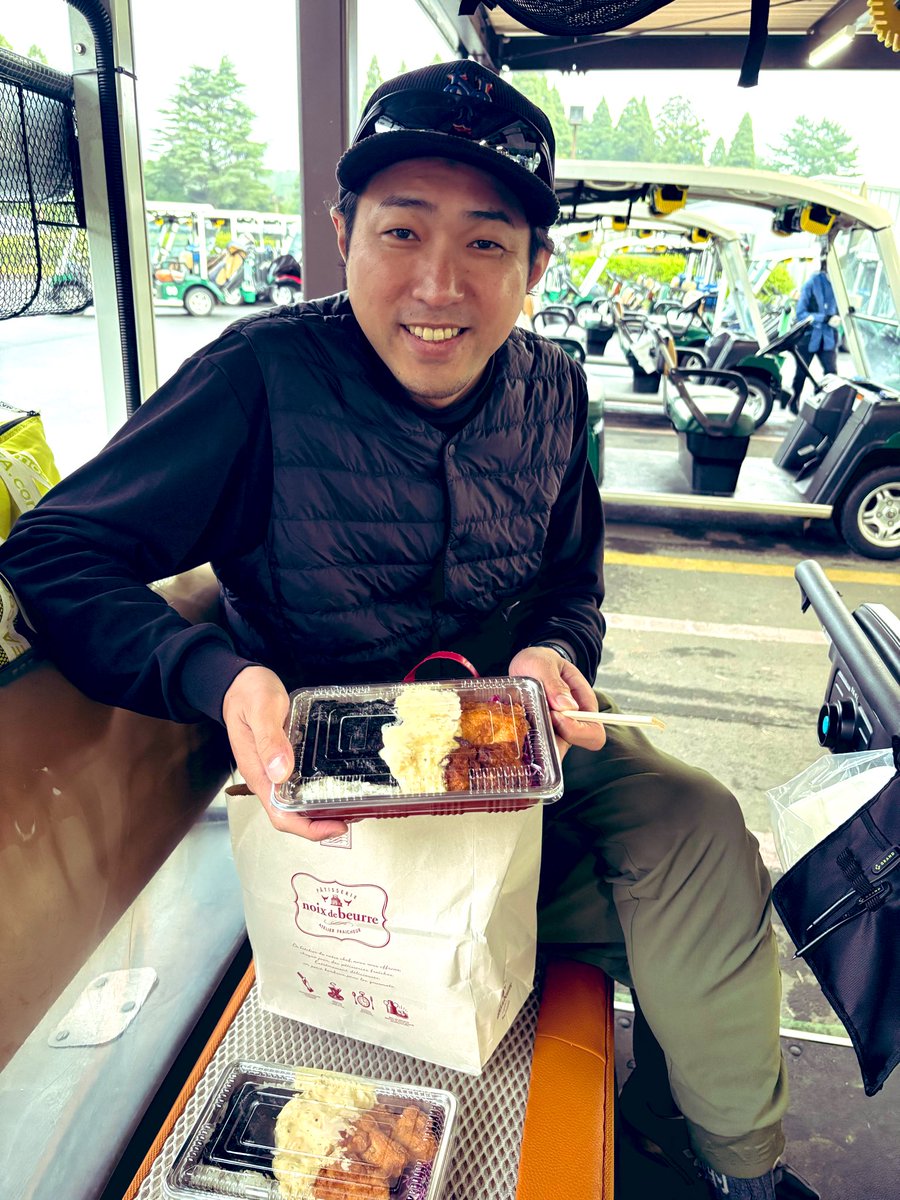 oohara_y's tweet image. 早朝ゴルフ最高⛳️
拓さんがチキン南蛮弁当作ってきてくれました。
家庭的な男がタイプの俺、一目惚れでした。