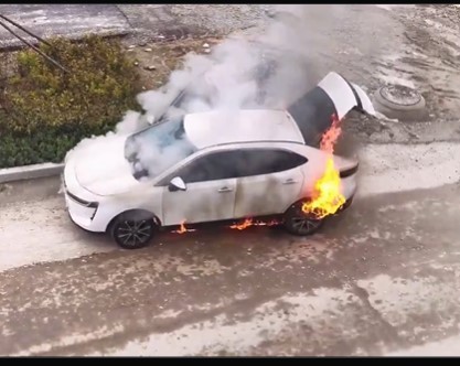 imran46450's tweet image. @PAKvsAFG131381 new energy electric car spontaneously caught fire in Baoding, Hebei Province, China 🇨🇳 #china #baoding #fire #electriccar